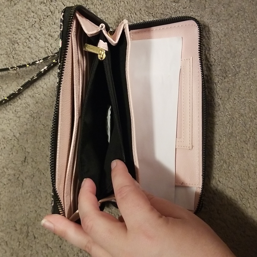Betsey Johnson Floral Wristlet/Wallet - Picture 4 of 6